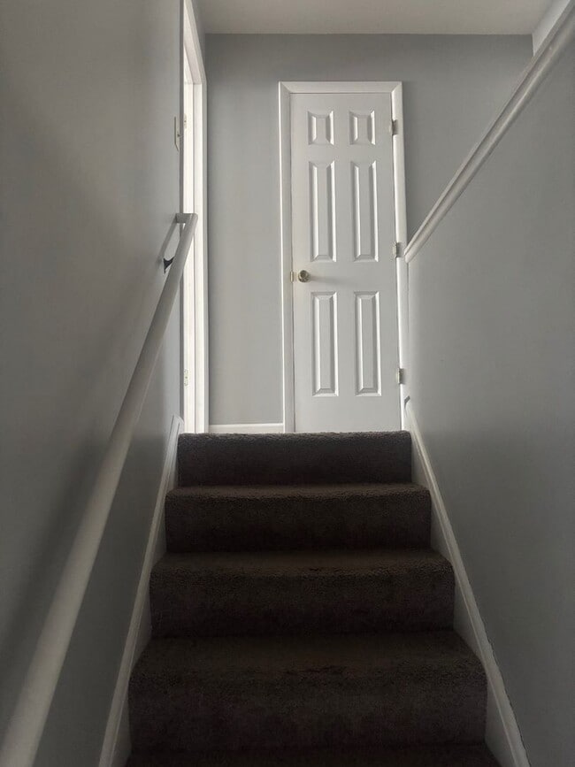 Building Photo - Charming 2-Bedroom Property in Prime Location