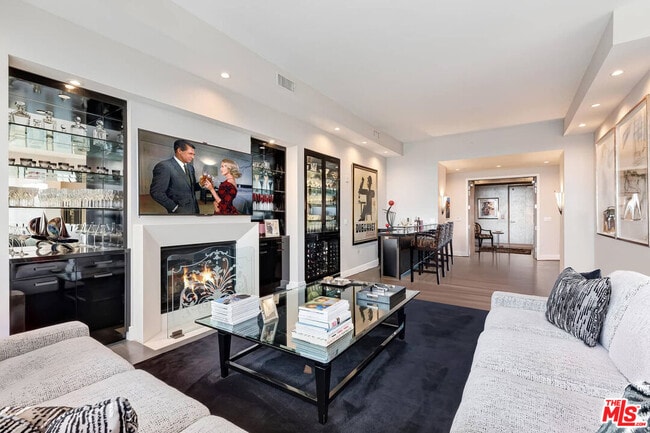 Building Photo - 10776 Wilshire Blvd