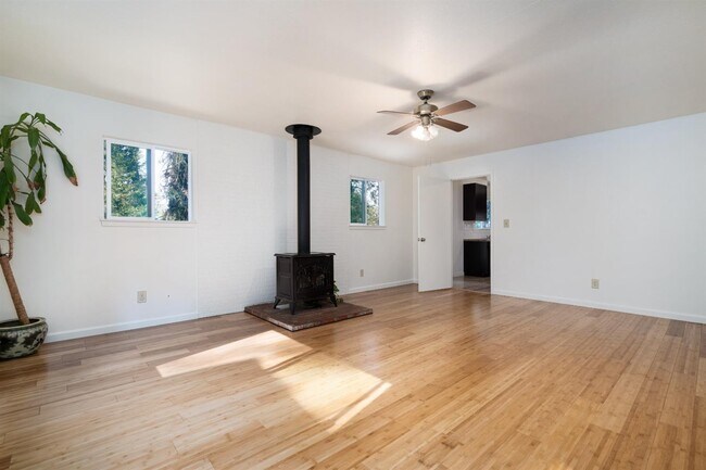 Building Photo - 10752 Footwall Dr
