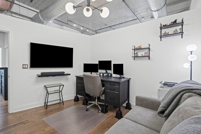 Building Photo - 758 N Larrabee St