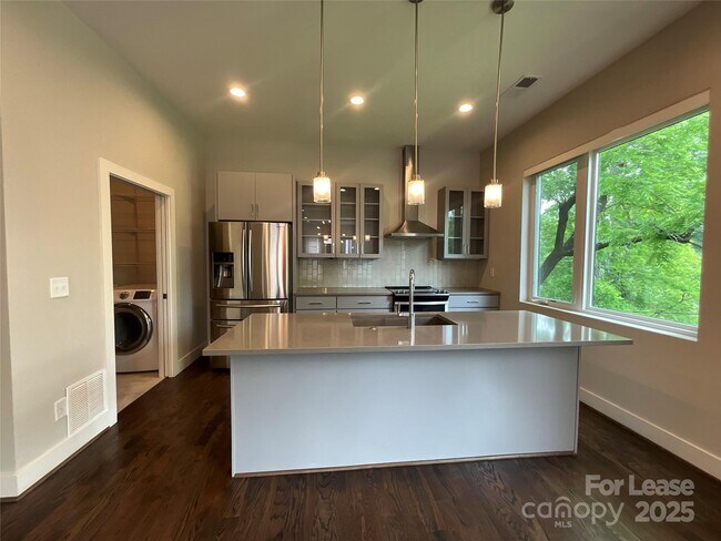 Building Photo - 1012 Westbrook Dr