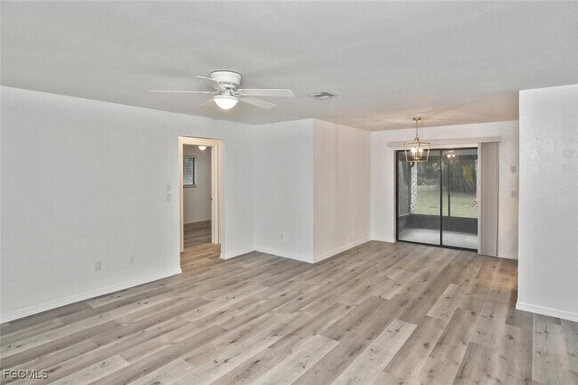 Building Photo - 1202 E 7th St