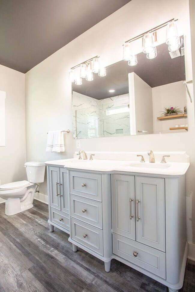 Building Photo - 823 Meridian Rd