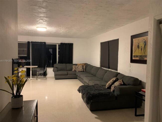 Building Photo - 6003 S Indian River Dr