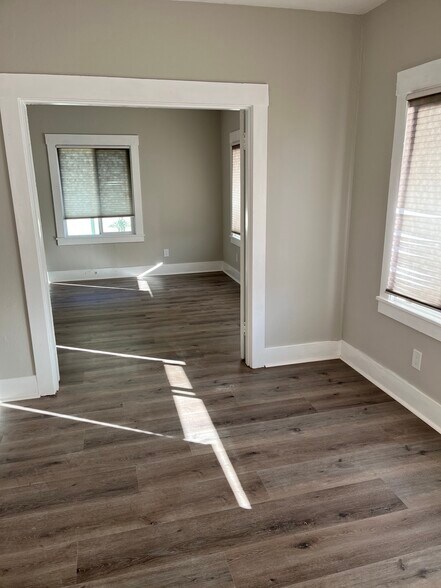 Building Photo - 524 25th St