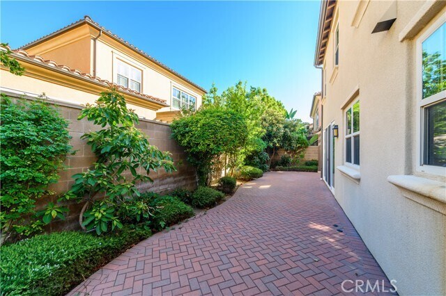 Building Photo - 70 Nassau