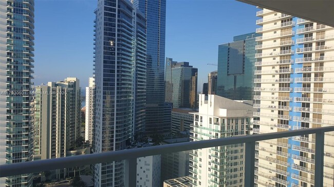 Building Photo - 1155 Brickell Bay Dr