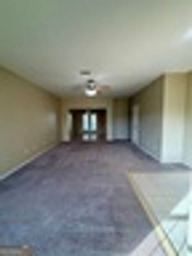 Building Photo - 200 Royal Palms Ave