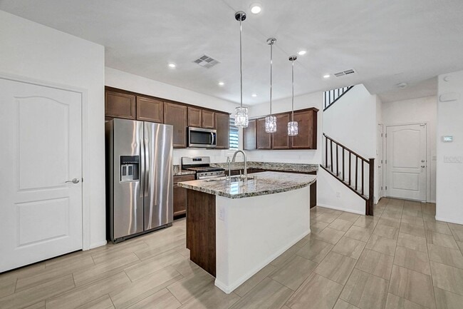 Building Photo - Stunning 3 Bedroom in Skye Canyon Master P...