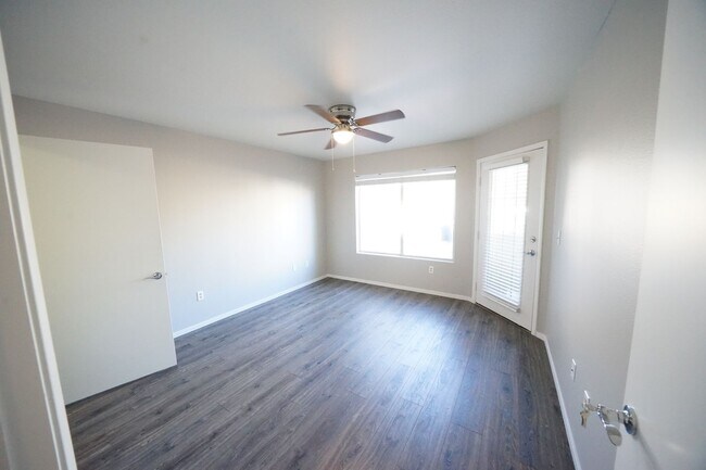 Building Photo - 5710 E Tropicana Ave
