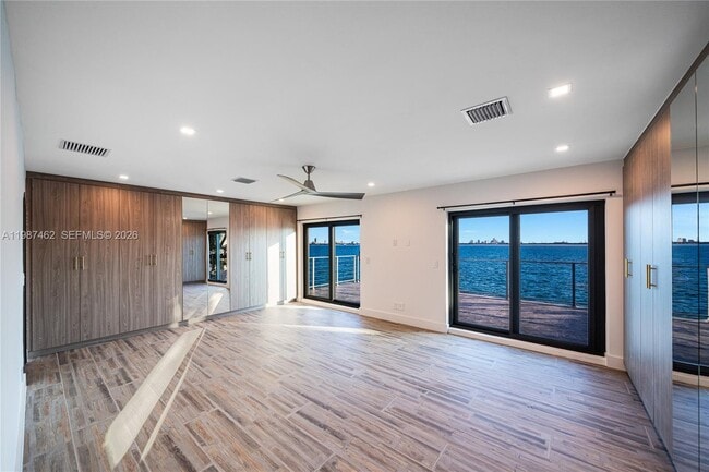 Building Photo - 1351 Bay Terrace