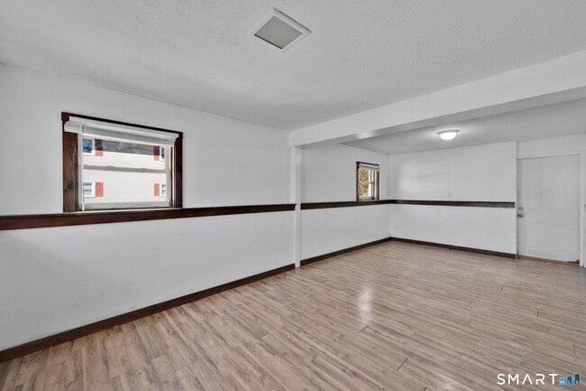 Building Photo - 178 Kelly Rd