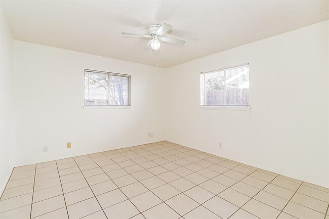 Building Photo - 8116 Exmoor Dr