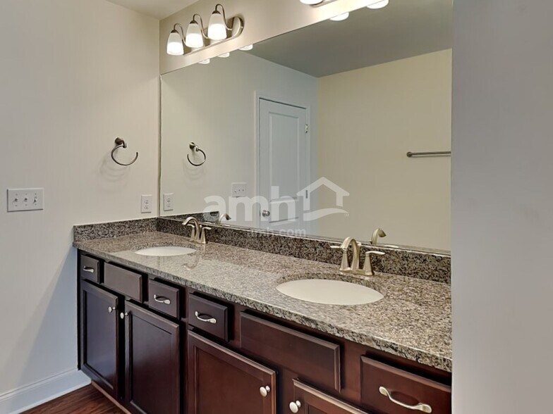 Building Photo - 4848 Chutney Dr