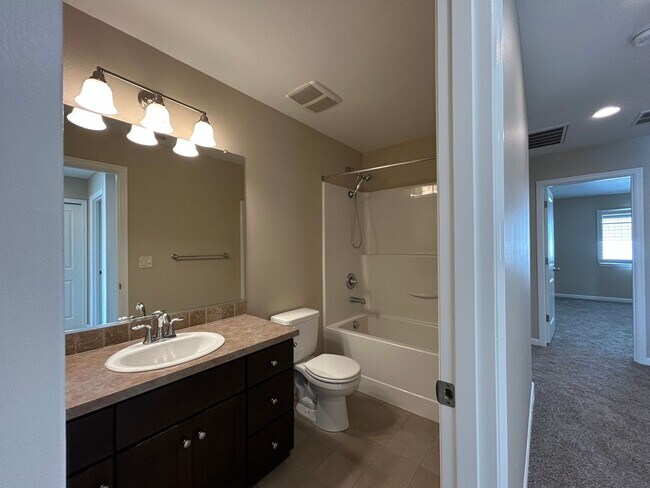 Building Photo - Gorgeous 4 Bed, 2.5 Bath Tuscany Home!