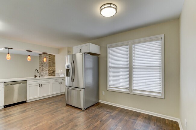 Kitchen Nook - 5321 Reedham Ct