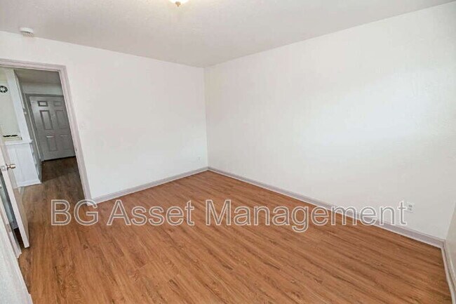 Building Photo - 728 Darina Ave