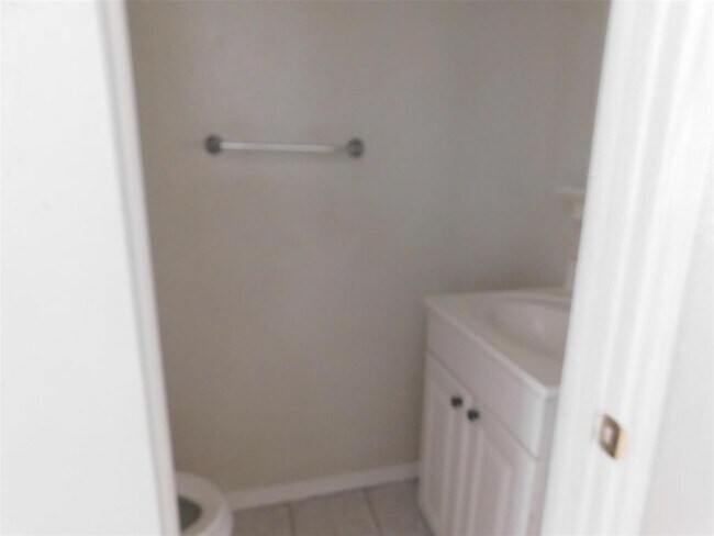 Building Photo - 2206 Laurel Land Ln