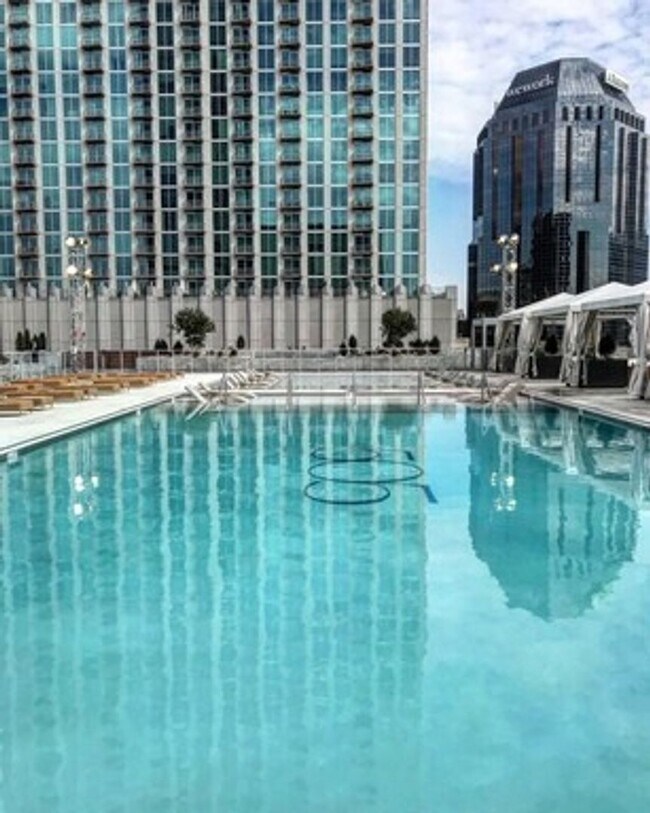 Building Photo - Stunning 505 Condo!