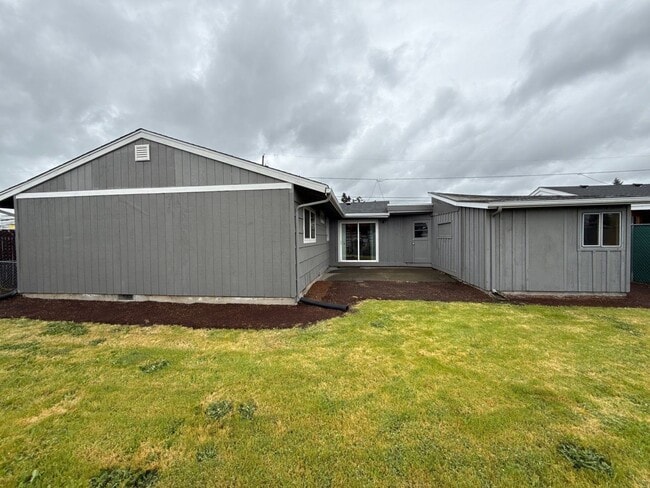 Building Photo - 2236 Hoyt St SE