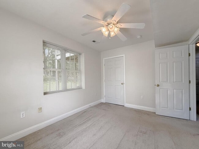 Building Photo - 46231 Sylvan Ct