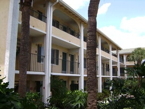 Building Photo - Walk to Uptown Altamonte!