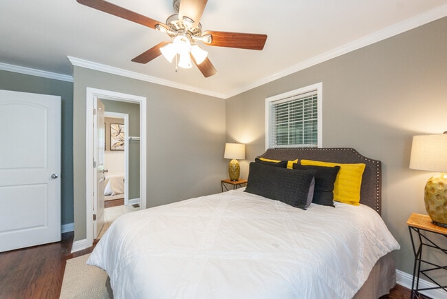 Building Photo - 833 Grove St