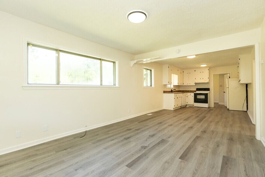 Building Photo - 5801 Clover St