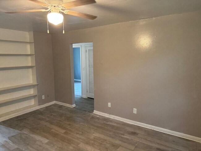 Building Photo - 2 Bedroom Duplex in Jacksonville