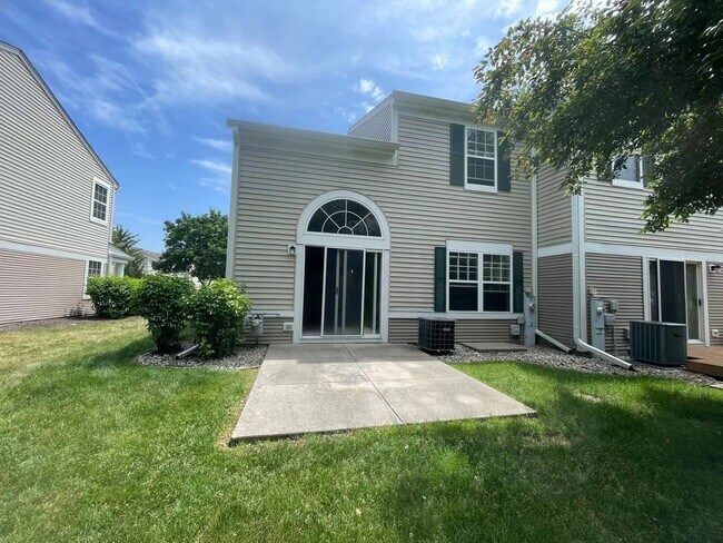 Building Photo - 2607 Oak Tree Ln