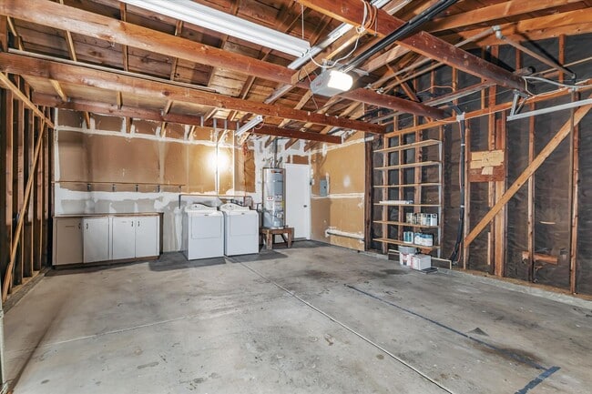 Building Photo - Updated home in Oak Grove