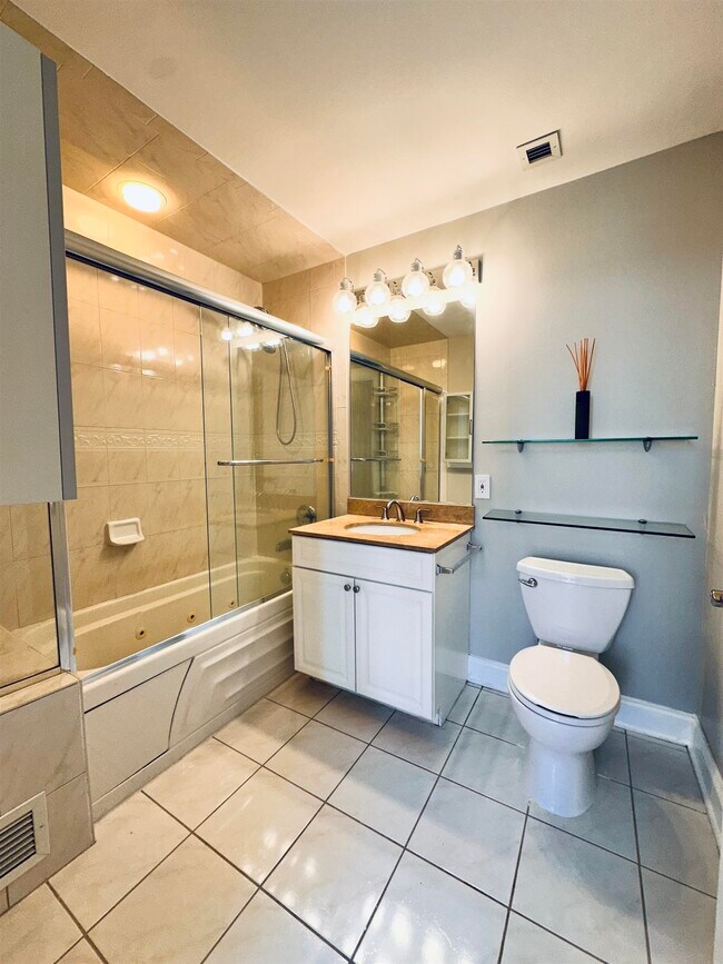 Building Photo - 311 Washington St