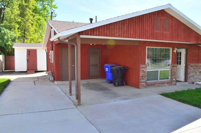 Building Photo - Walton Ln Duplex