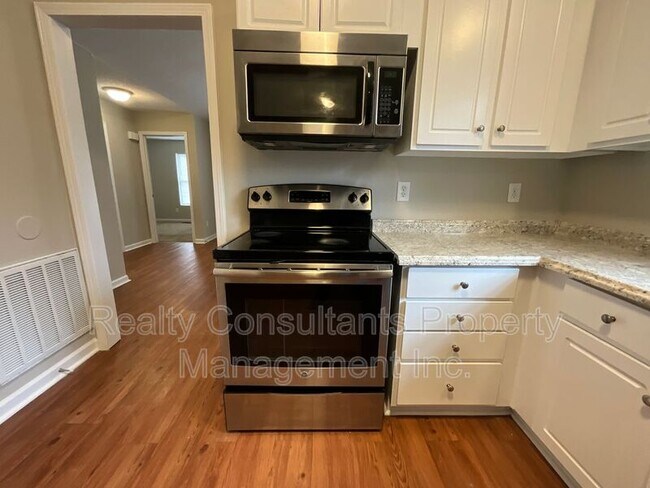 Building Photo - 1702 Marion St