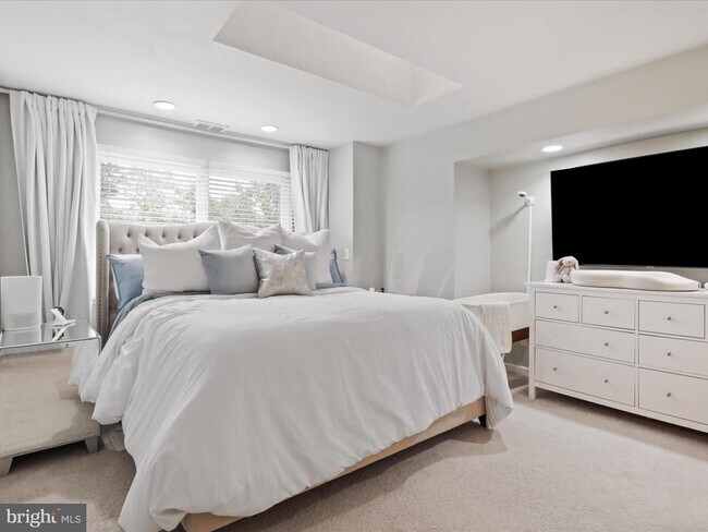 Building Photo - 8324 2nd Ave