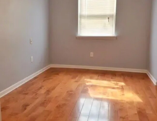 Building Photo - 413 W Porter St