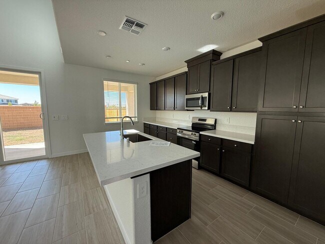 Building Photo - 171 Dock Cir