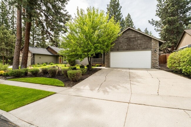 Building Photo - 19899 Antler Point Dr