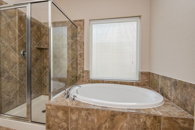 Building Photo - 4215 Mill Oak Dr