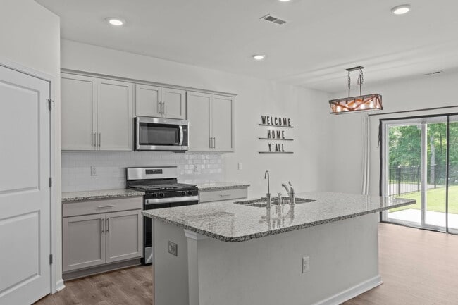 Building Photo - Stunning 5 Bedroom Home with a Fully Fence...