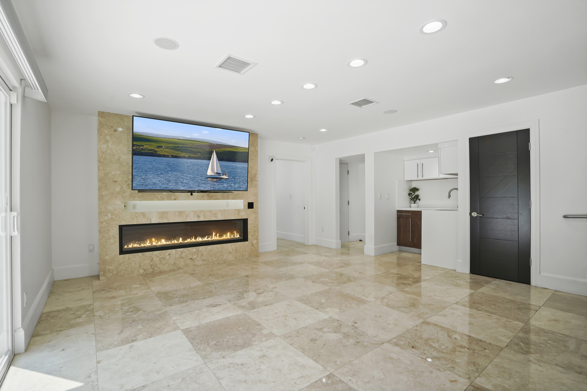 Building Photo - 16544 Park Lane Dr