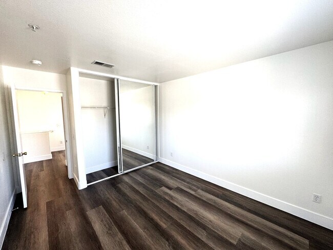 Building Photo - Beautiful 3 Bedrooms, 2.5 Baths Single Family Home with Golf Course Views For Lease