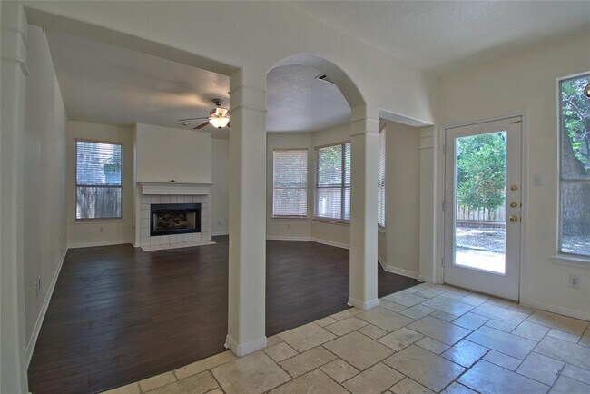 Building Photo - 2423 Falcon Dr
