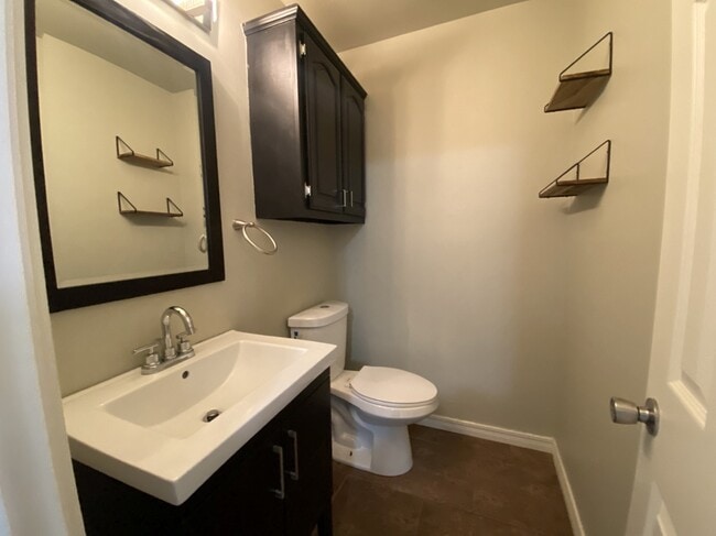 Building Photo - 3503 S Dogwood Ave