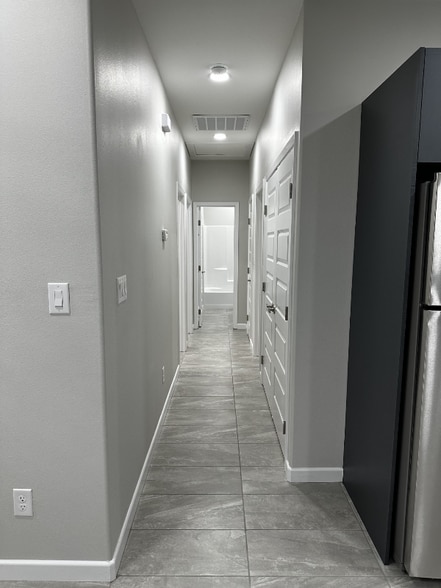 Building Photo - 1002 Sugar Garden Drive