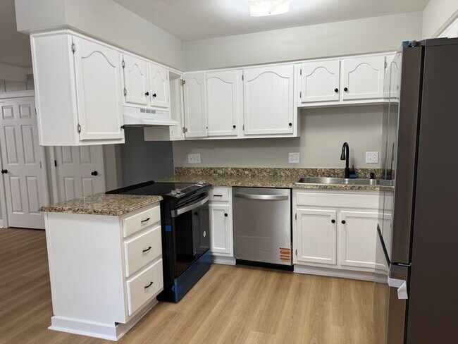 Building Photo - Beautiful 4 beds 2.5 baths in Columbus!