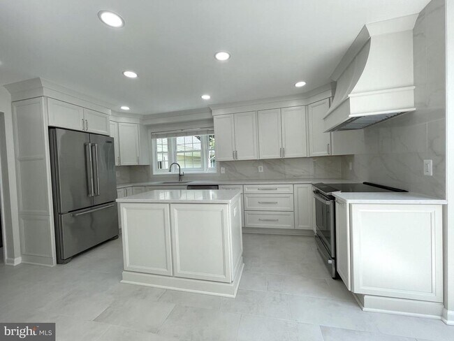 Building Photo - 6609 Heidi Ct