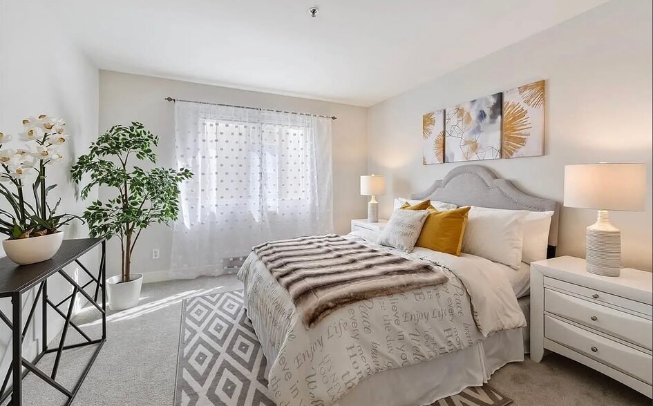 Building Photo - 6400 Christie Ave