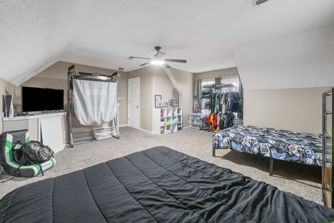 Building Photo - 1700 Cedar Springs Cir