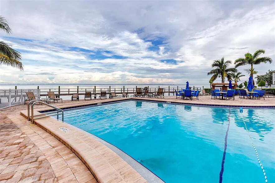 Building Photo - 5231 Beach Dr SE